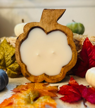 Load image into Gallery viewer, Pumpkin Wooden Bowl Candle