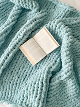 Load image into Gallery viewer, Chunky Knit Blankets