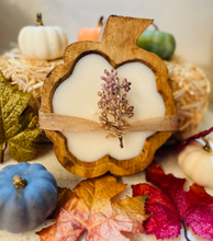 Load image into Gallery viewer, Pumpkin Wooden Bowl Candle
